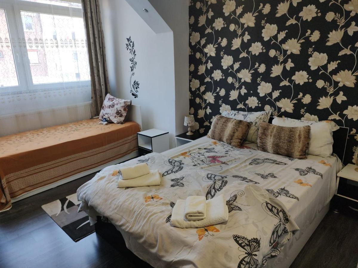 White Black Rooms Hunedoara Zewnętrze zdjęcie